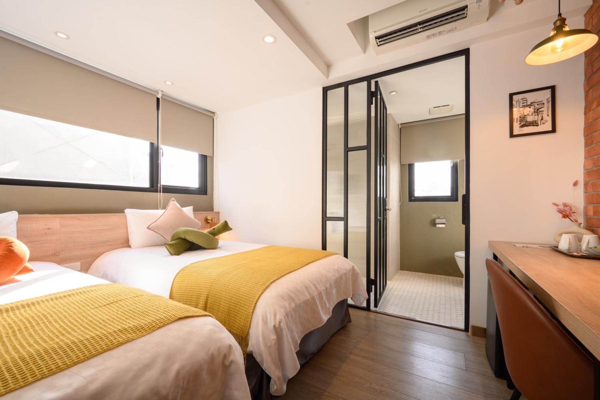 Hotel East Taichung Exterior photo